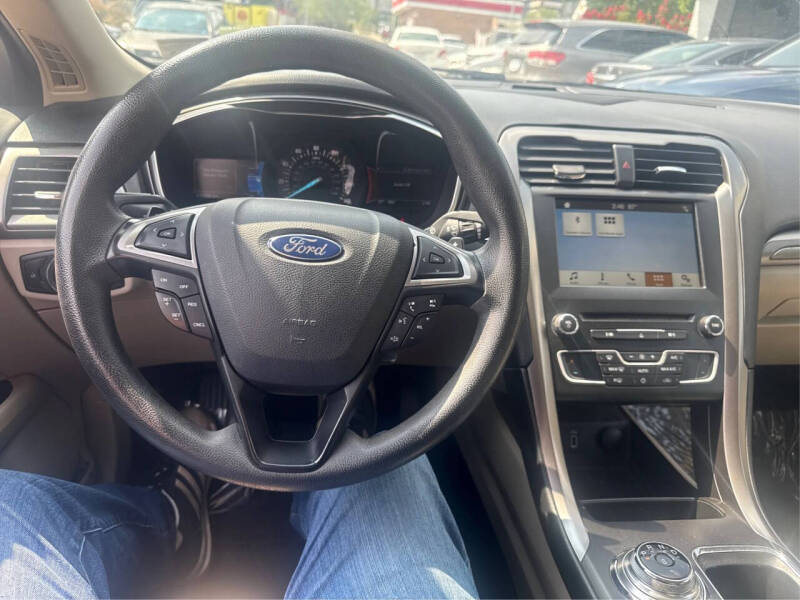 2017 Ford Fusion SE