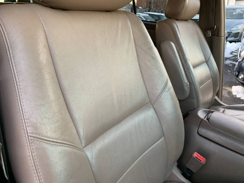 2004 Toyota Sequoia SR5