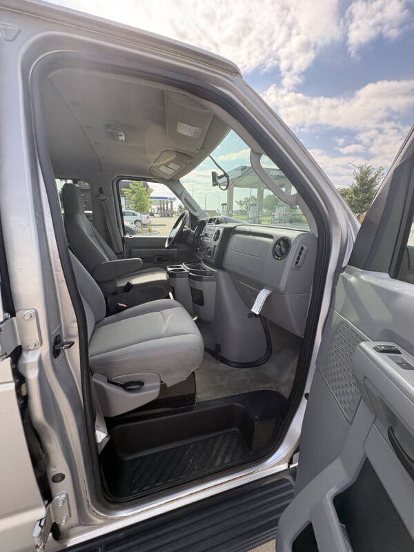 2013 Ford E-Series E-350 SD XLT