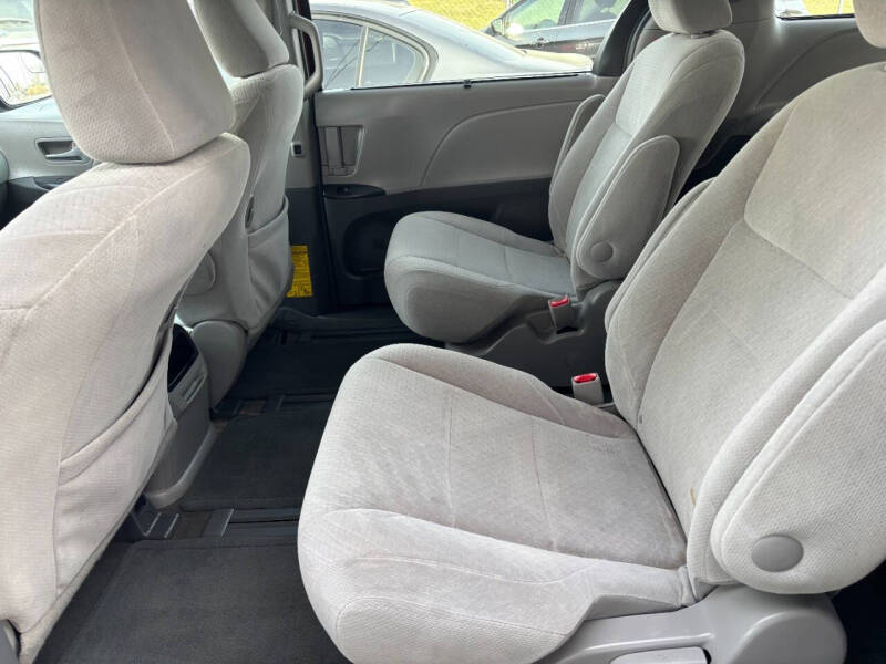 Image 10 of 2015 Toyota Sienna LE 7-Passenger