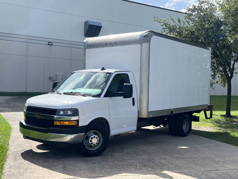 2018 Chevrolet Express Cutaway Base's photo