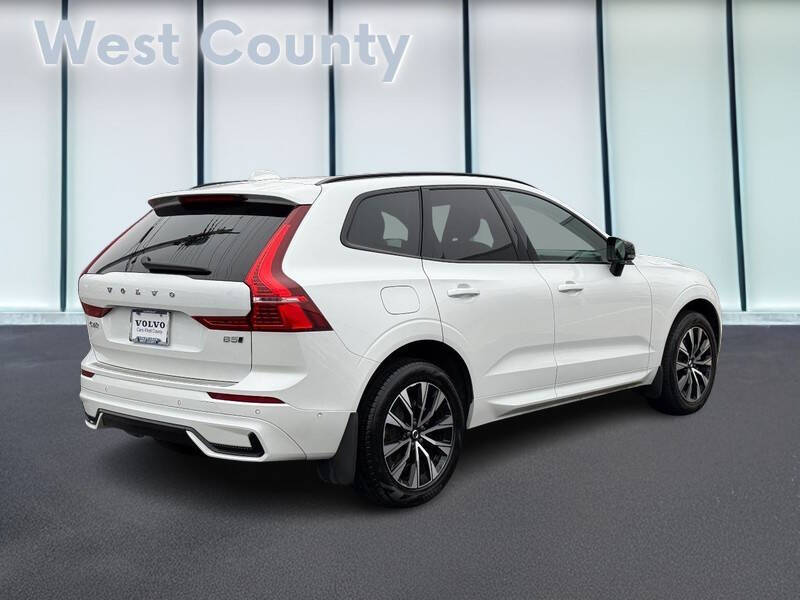 2024 Volvo XC60 B5 Plus Dark Theme