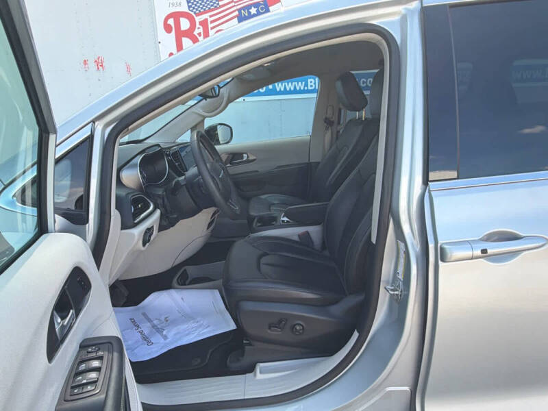 2024 Chrysler Pacifica Touring L