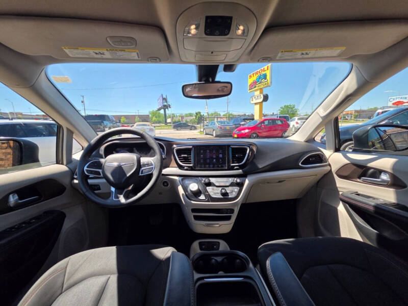 2017 Chrysler Pacifica Touring-L