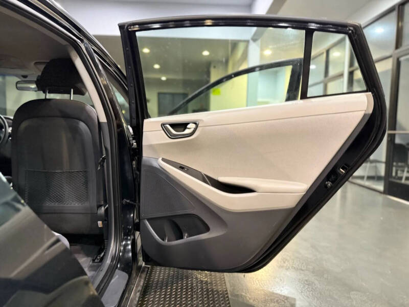 2017 Hyundai Ioniq Hybrid Blue