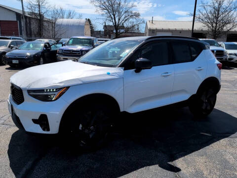 2026 Volvo XC40 B5 Ultra Black Edition