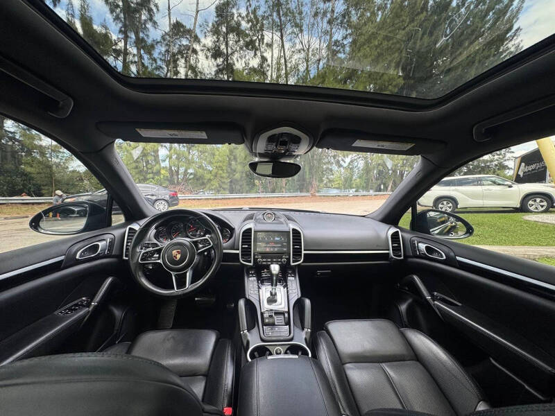 2017 Porsche Cayenne Platinum Edition