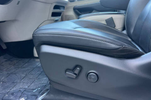 2024 Chrysler Pacifica Plug-In Hybrid Select