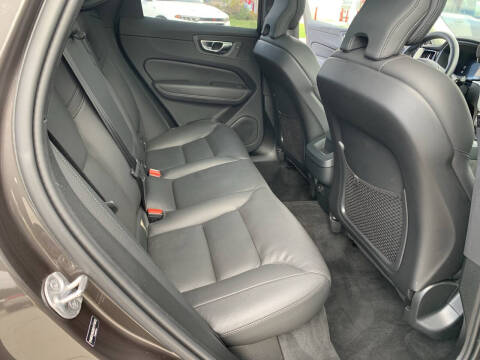 2025 Volvo XC60 B5 Plus Dark Theme