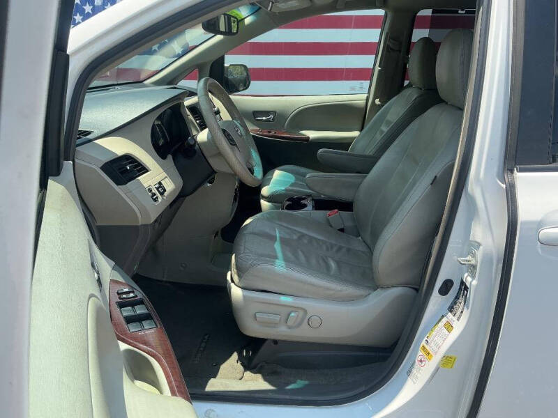 2012 Toyota Sienna