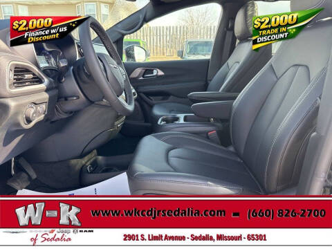 2026 Chrysler Pacifica Select