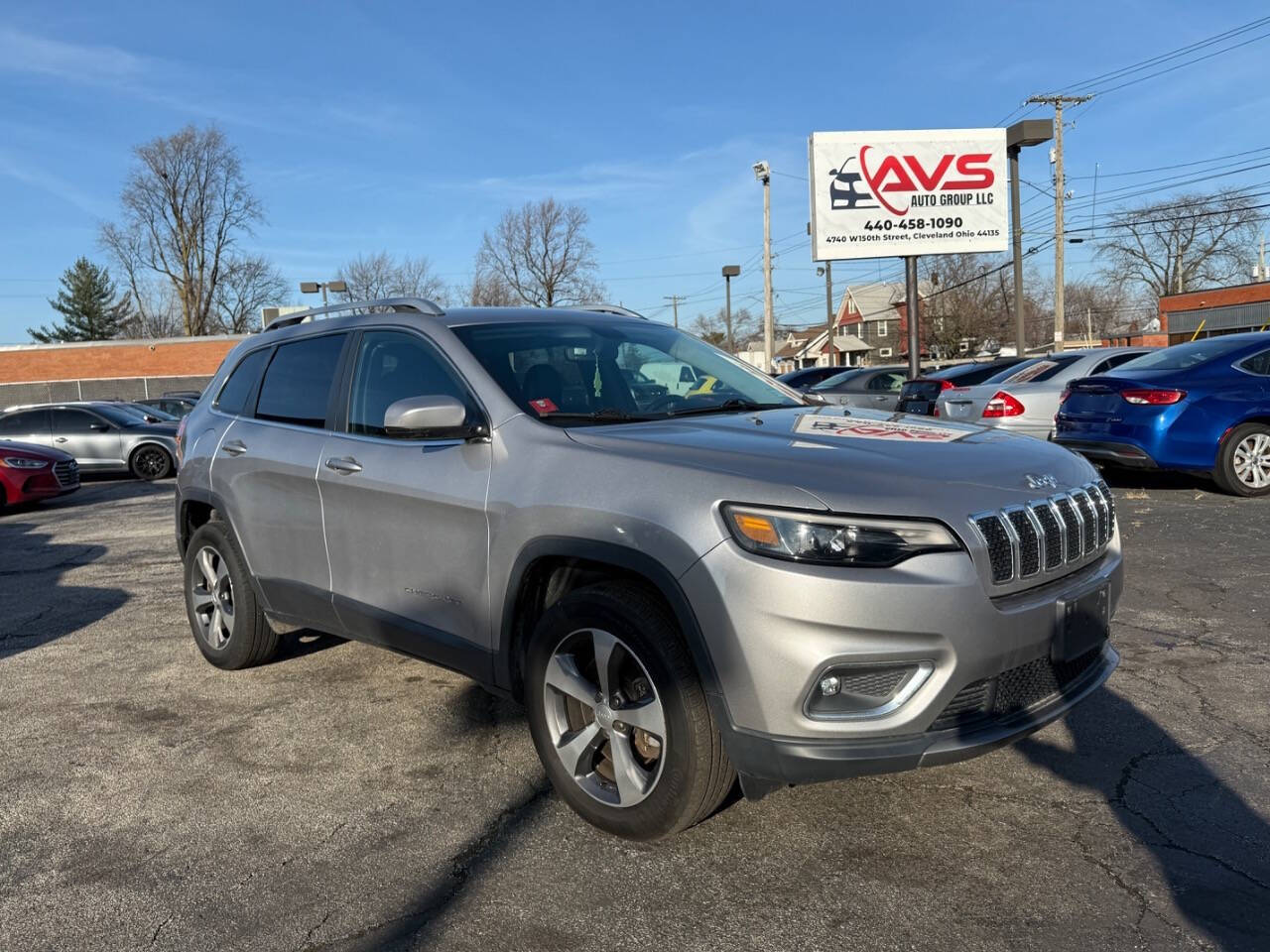 2019 Jeep Cherokee for sale at AVS AUTO GROUP LLC in CLEVELAND, OH