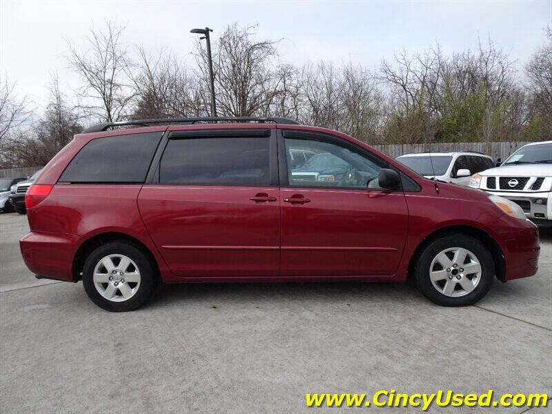 2004 Toyota Sienna LE 8 Passenger