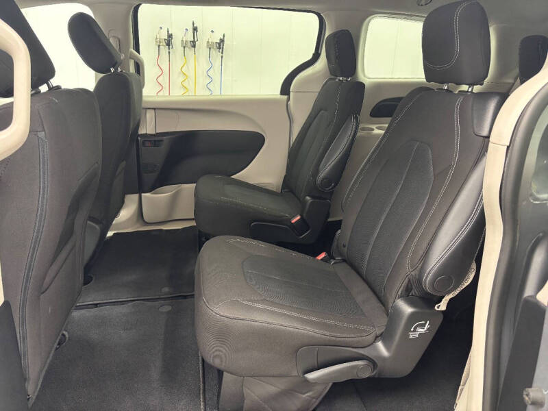 2021 Chrysler Voyager LX