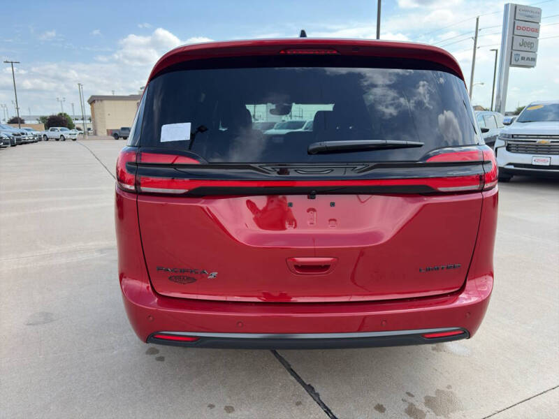 2027 Chrysler Pacifica Limited