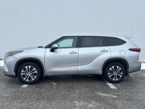 2022 Toyota Highlander Hybrid XLE