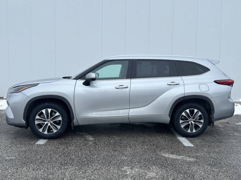 2022 Toyota Highlander Hybrid XLE