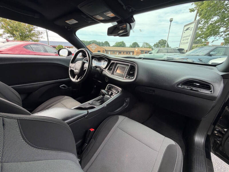 2015 Dodge Challenger SXT