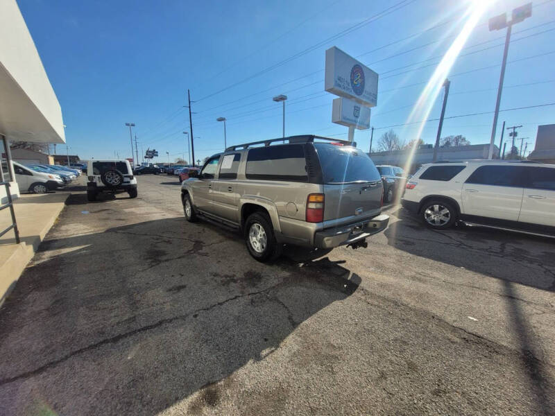 2003 Chevrolet Suburban LS photo 5