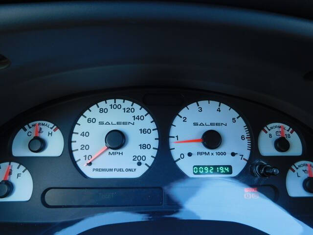 2004 Ford Mustang GT Deluxe