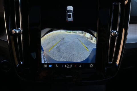 2025 Volvo XC40 B5 Core Bright Theme