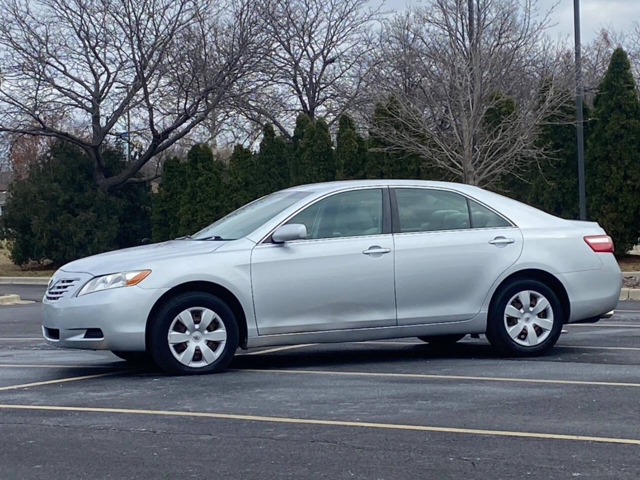 2007 Toyota Camry for sale at Ideal Cars LLC in Skokie, IL