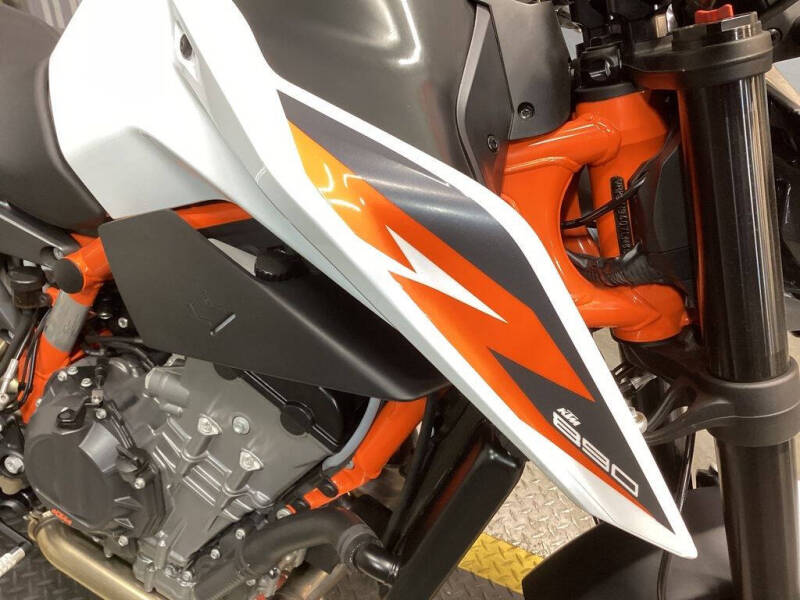 2020 KTM 890 Duke R