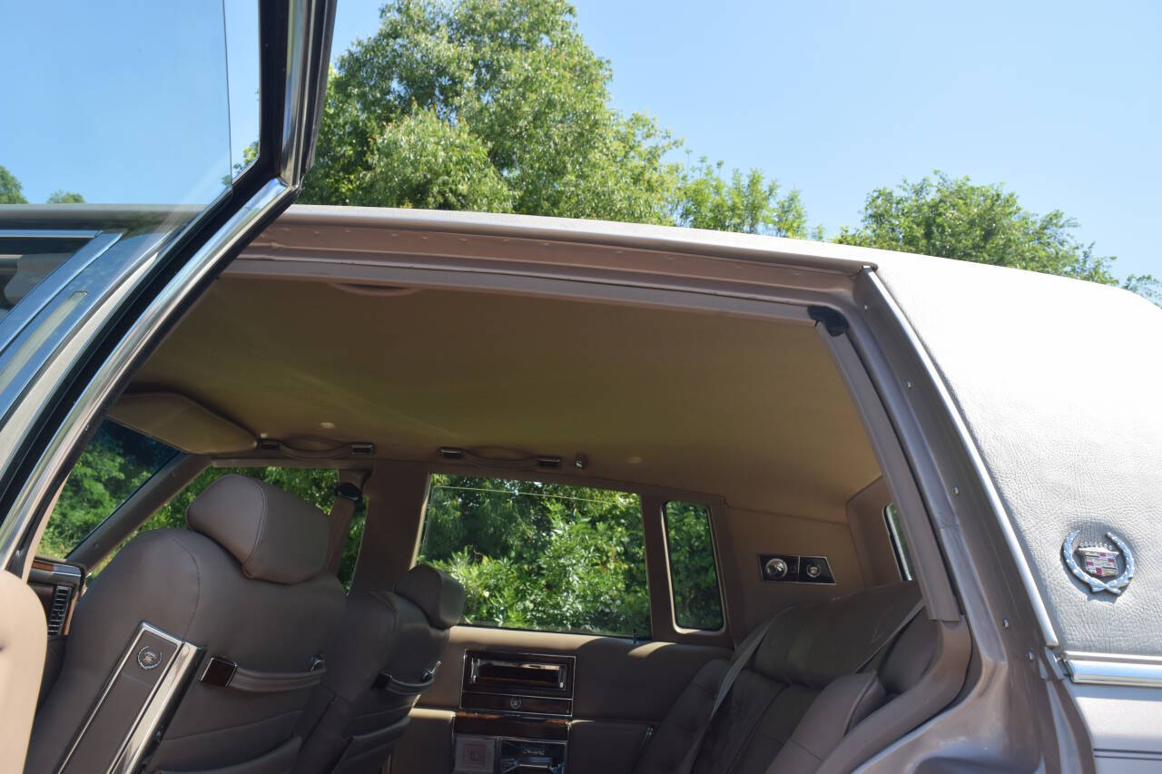 1991 Cadillac Brougham 132