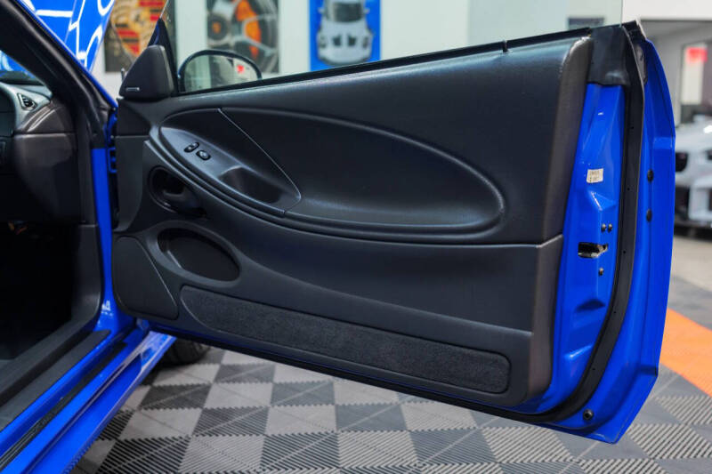 2004 Ford Mustang Mach 1 Premium