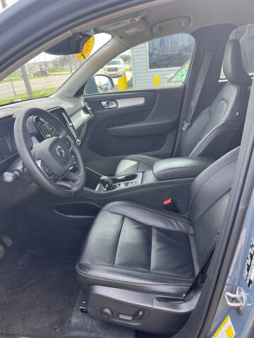 2022 Volvo XC40 T4 Momentum