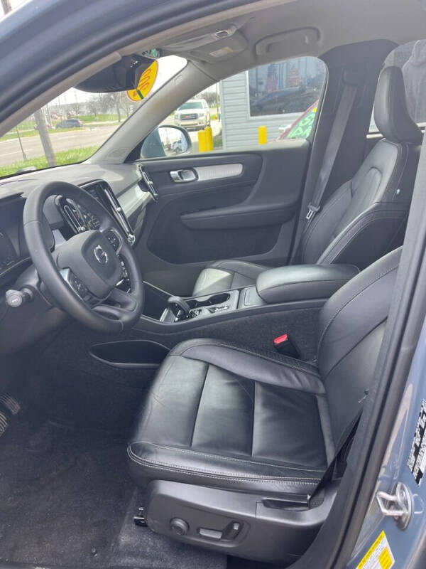 2022 Volvo XC40 T4 Momentum