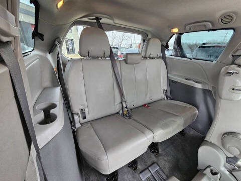 2012 Toyota Sienna XLE 8-Passenger
