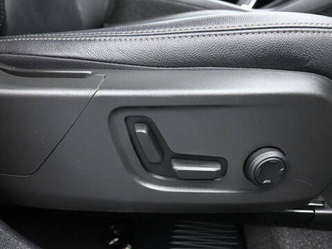 2021 Volvo XC40 T5 Momentum