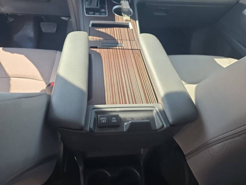 2023 Toyota Sienna LE 8-Passenger