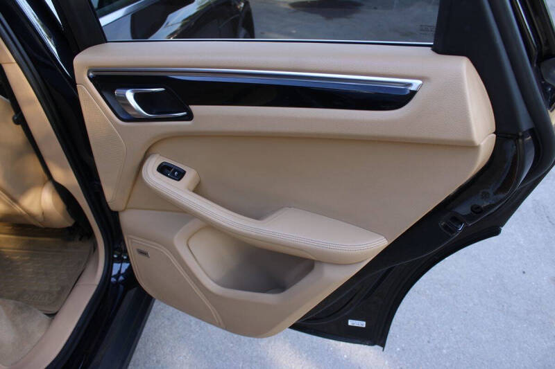 2015 Porsche Macan S