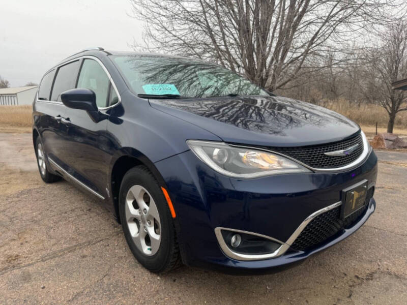 2017 Chrysler Pacifica Touring-L Plus