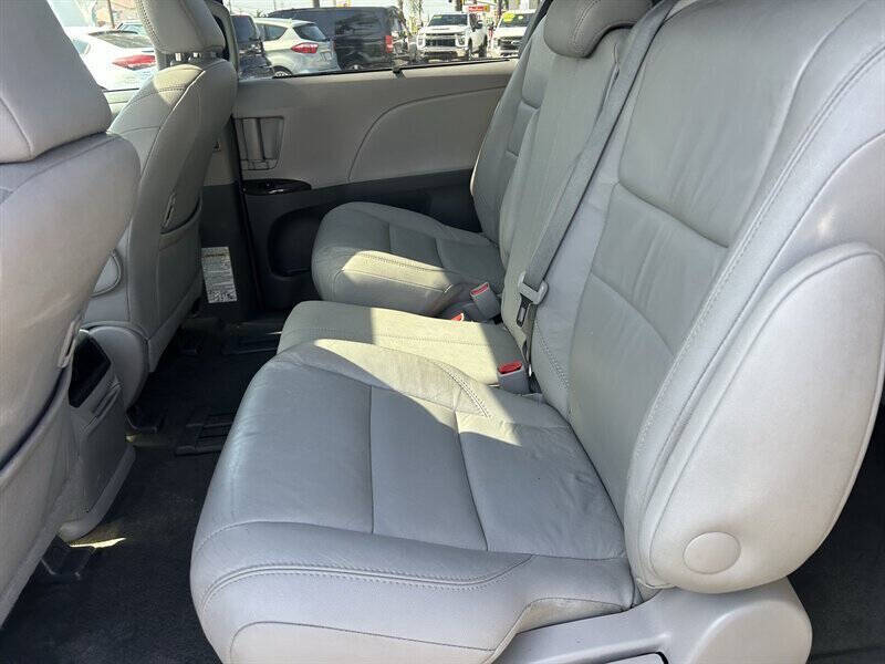 2017 Toyota Sienna XLE 8-Passenger