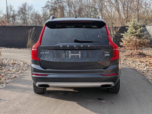2016 Volvo XC90 T6 Momentum