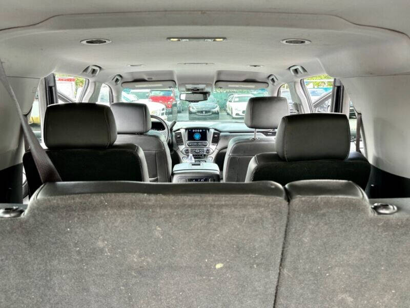 2017 Chevrolet Suburban  - $27,995