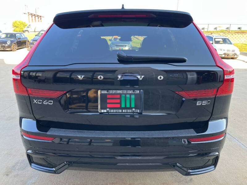 2025 Volvo XC60 B5 Plus Dark Theme