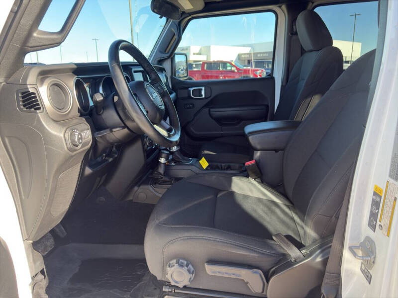 2022 Jeep Gladiator Sport