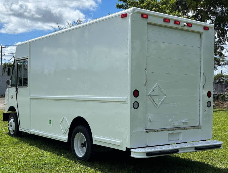 2004 Freightliner MT45 Chassis