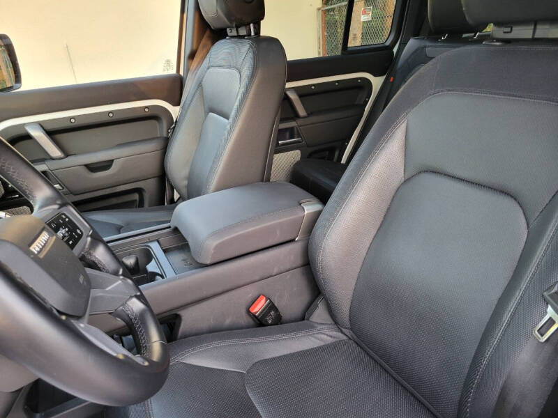 2024 Land Rover Defender 130 P400 X-Dynamic SE