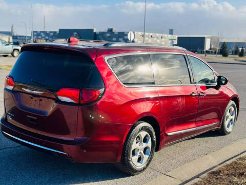 2017 Chrysler Pacifica Touring-L Plus