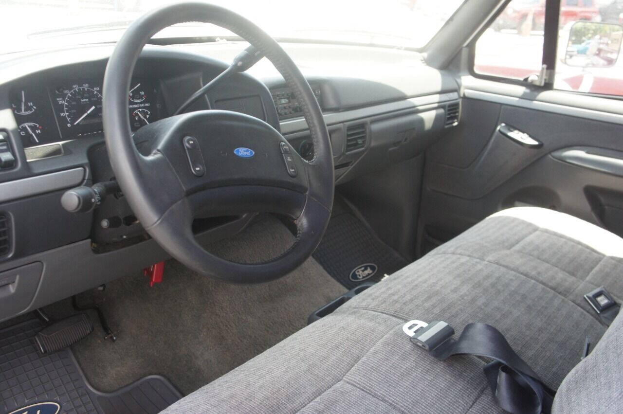 1993 Ford F-250 33