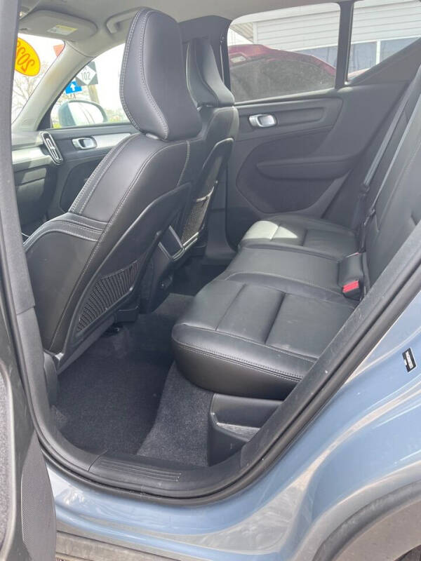 2022 Volvo XC40 T4 Momentum