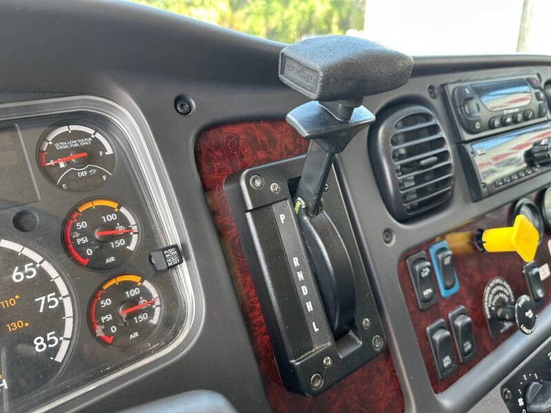 2018 Freightliner M2 106