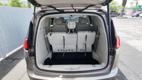 2017 Chrysler Pacifica Touring-L