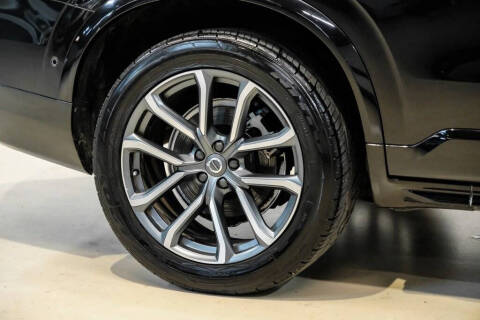 2017 Volvo XC90 T6 Momentum