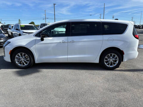 2027 Chrysler Pacifica Select